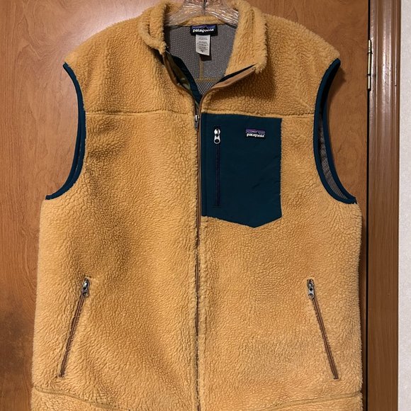 Patagonia Tan and Green Fleece Vest - Picture 2 of 9